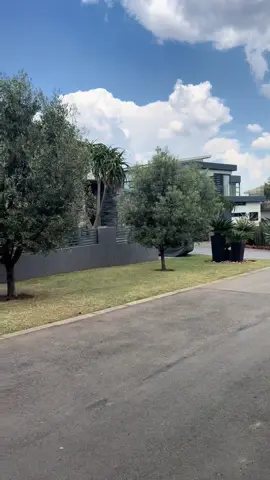 Your friendly neighbourhood experts in the Eye 👁️ give me a call 📱 082 364 5674#LuxuryHomes #Rawson #Rawson #EyeOfAfricaGolfEstate #luxurylifestyle 