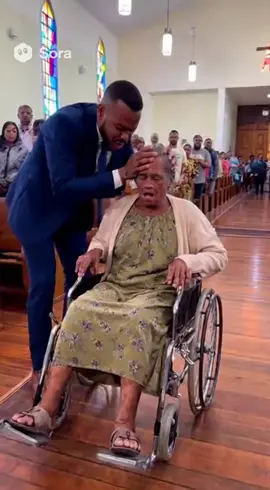 mulher posuida dentro de igreja! #sora2 #sora #exorcismo #ai 