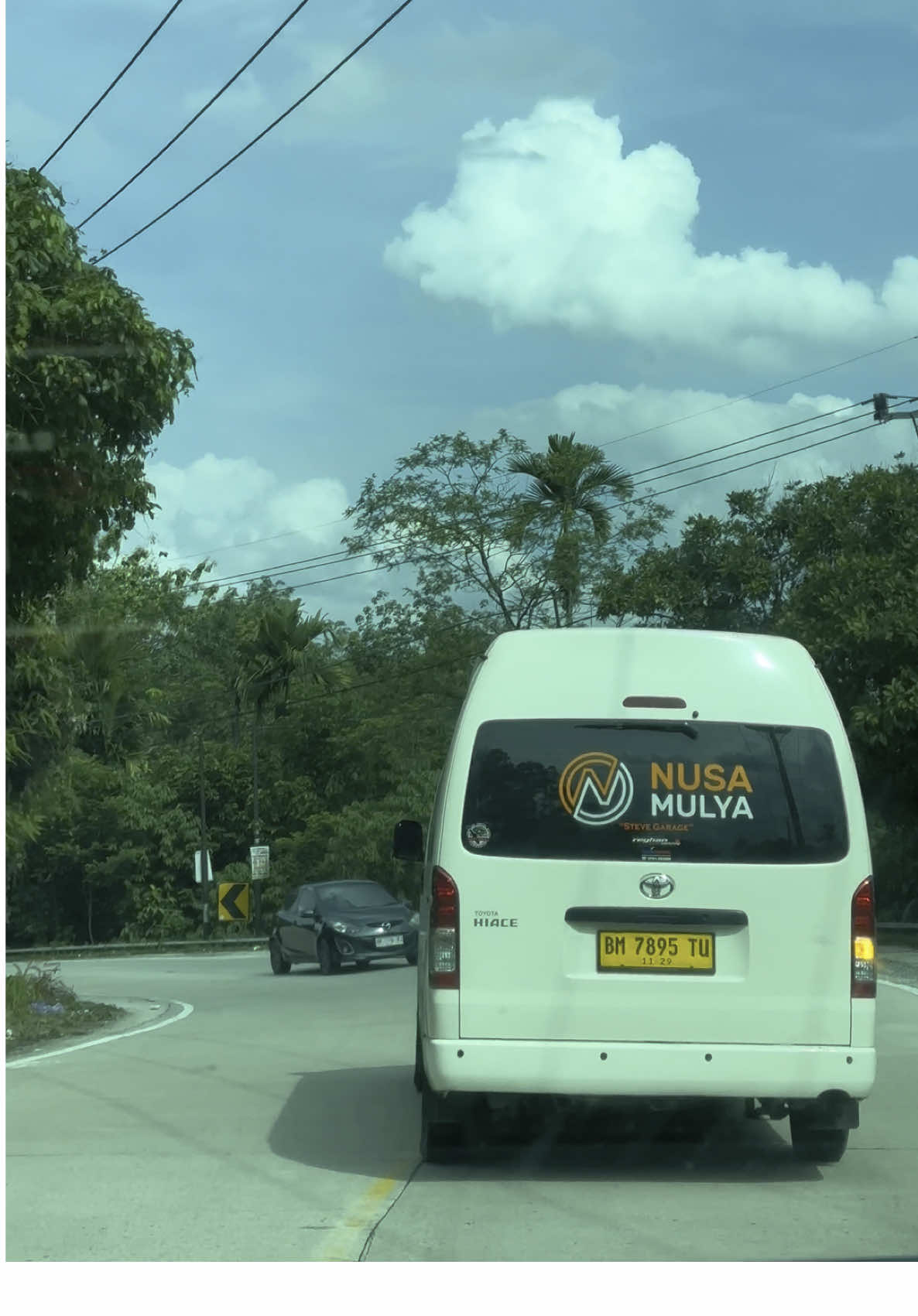 pesona hiace di tangan yg tepat 🥵 #fyp #traveltiktok #drivermuda #travelsumbarriau #patasjatim #remkonslet @plat kuning 13 