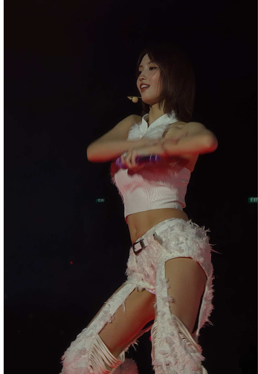 Moonlight sunrise 🌅 Baby, let’s do it all night  #TWICE #트와이스  #TWICE_THISISFOR_WORLD_TOUR #twiceinsingapore #momo 