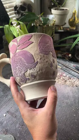 Pomegranate is one of my favorite fruits. 🩸❤️🩸 #pomegranate #sgraffito #pottery #halloween #ceramics