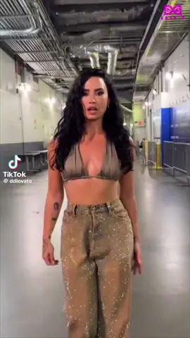 Yo quiero más, yo quiero un crush. Yo quiero estar ahí donde tú estás. 