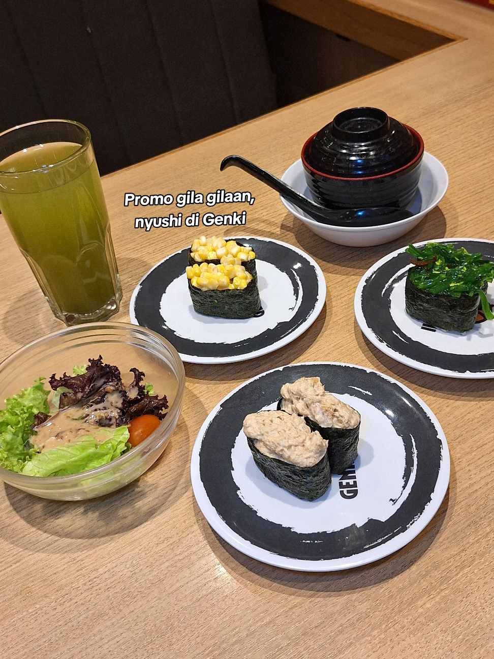 Ini asli bener! cek deh tag lokasi, kenyang banget asli 35k udh dpt 3 varian sushi gunkan yg gk ecek2 trs ukurannya gk kecil juga, ditambah dpt appetizer salad & dikasih yg berkuah umaminya juga dan lagi udah plus minum! puas beud dah. Buruan deh beli lewat vt ini, keburu promonya ilang. CO skrg bs dituker dalam waktu sebulan, jd mending co dlu biar gk ketinggalan promonya, masalah redeem kapan bebas besti 🤙🏻 #genkisushi #promogenkisushi #sushi #tiktokgo #promosushi 