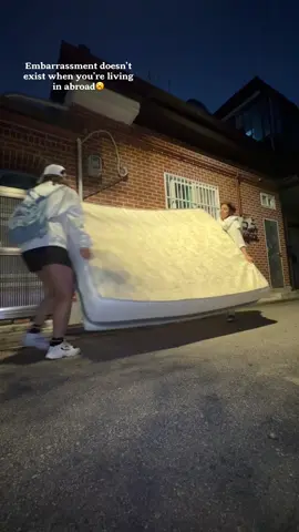 #Almost died to carry such a heavy mattress 🥱#fyp 