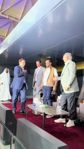 المشير خليفة حفتر يرحب بالضيوف جورج قرداحي وشيخ الامارات بملعب بنغازي الدولي #ليبيا_طرابلس_مصر_تونس_المغرب_الخليج #ليبيا🇱🇾 #بنغازي #ليبيا #حفتر 