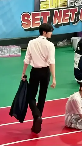 gyuvin bener-bener cocok jadi model cr:kken. #GYUVIN #KIMGYUVIN #김규빈 #ZEROBASEONE #제베원 