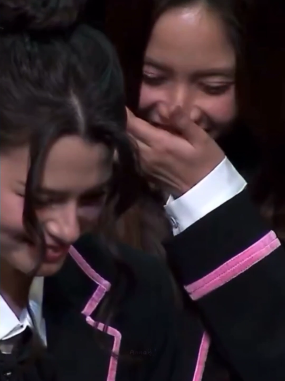 Giống mấy chiếc fic đại ca trùm trường × cô học bá hậu đậu🤣 #beckysangels #srchafreen #freenbecky #chiecocuapifreennongbeck 