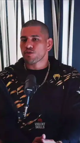 Ankalaev ficou em choque com o Poatan na segunda luta. . créditos: @connect_cast , @alexpoatanpereira  . . #UFC #mma #alexpereira #poatan #ufc320