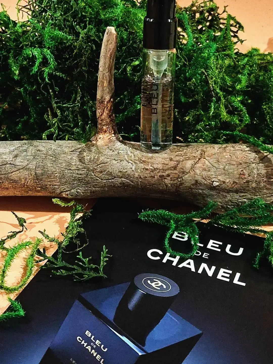 Thank you @chanel.beauty for this free #complimentarysample of Bleu De Chanel. Bleu De Chanel L'Exclusif Definitely A fragrance for the man on the ultimate quest, who contains the depth of infinite possibility within himself.  This fragrance does have a fresh citrus accord followed by woody notes that are amplified by tonka bean and vanilla for heightened sensuality. New Caledonian sandalwood unfolds at the base for greater depth which is long-lasting, will have my man leaving a captivating trail wherever he goes. #complimentary #bleudechanel #chanelbeauty #chanelfragrance 