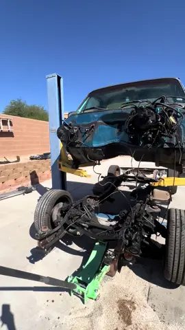 Don’t try this at home 🤷🏽‍♂️ . . #c10 #squarebody #frameoff #chevytrucks 