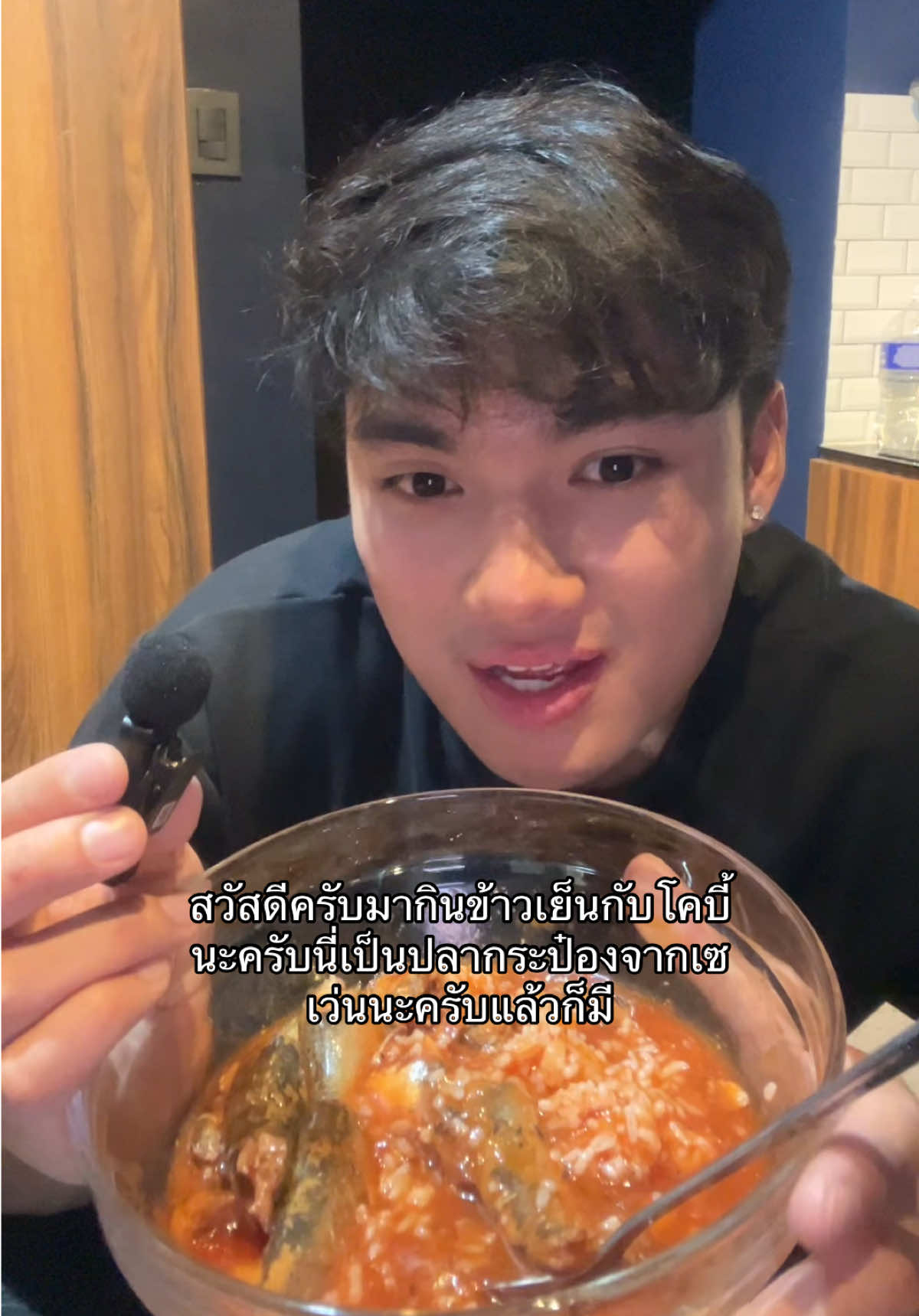 sawatdeekrub! 🇹🇭 craved for the sardines that I used to always eat when I was still based in Thailand. So here’s me having canned sardines from 7-11 and speaking a bif of Thai 😋