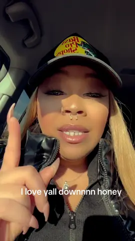 Kisses and hugs💋#onthisday #fypage #chicago #studsoftiktok🌈 #femsoftiktok🌈 #viral #foryoupage 