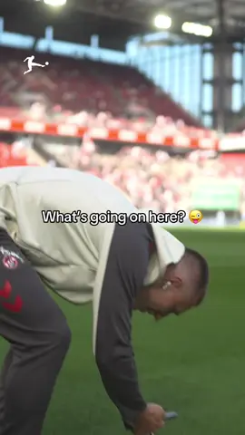 Kristoffer Lund with a different kind of pitch inspection 🍽️🧐 #bundesliga #fussball #fcköln #EnergiKuatTiapLangkah 