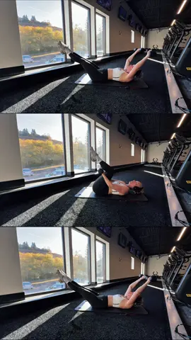 This one hits your core hard! 😤 Circle ➜ pass ➜ control - feel the burn 🔥 Tag a friend to try this with you 💪 #CoreWorkout #AbsChallenge #DumbbellWorkout #CoreControl #AbTraining    