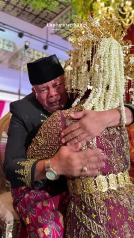 pesan haru Ayah kepada menantunya . siapa yang nonton sampe berlinang air matanya😢☝🏻  #weddingcontentcreator #palembang #wccpalembang #weddingpalembang 
