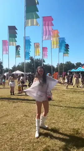 ACL day 1 🥰 #ACL #austin #austincitylimits #fit #fitchecks @morgan @Jenna Branigan @Anna @Lauren @mercedeez_kenz 