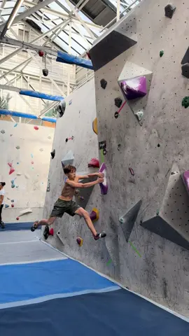 3 moves? Nah. 1 paddle dyno ⚡️ #viral #fyp #buildering #v7 #fast 