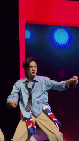 ‘รูปไม่หล่อมีสิทธิมั้ยครับ’ ทางของโต๋ยมาก ฉันกรี๊ดขอแทบแตก เอาสุด!! #PHUTATCHAI #NOWFESTxBUS #NOWFEST_BKKD1 #PEPSIpresentsNOWFEST #BUSbecauseofyouishine 