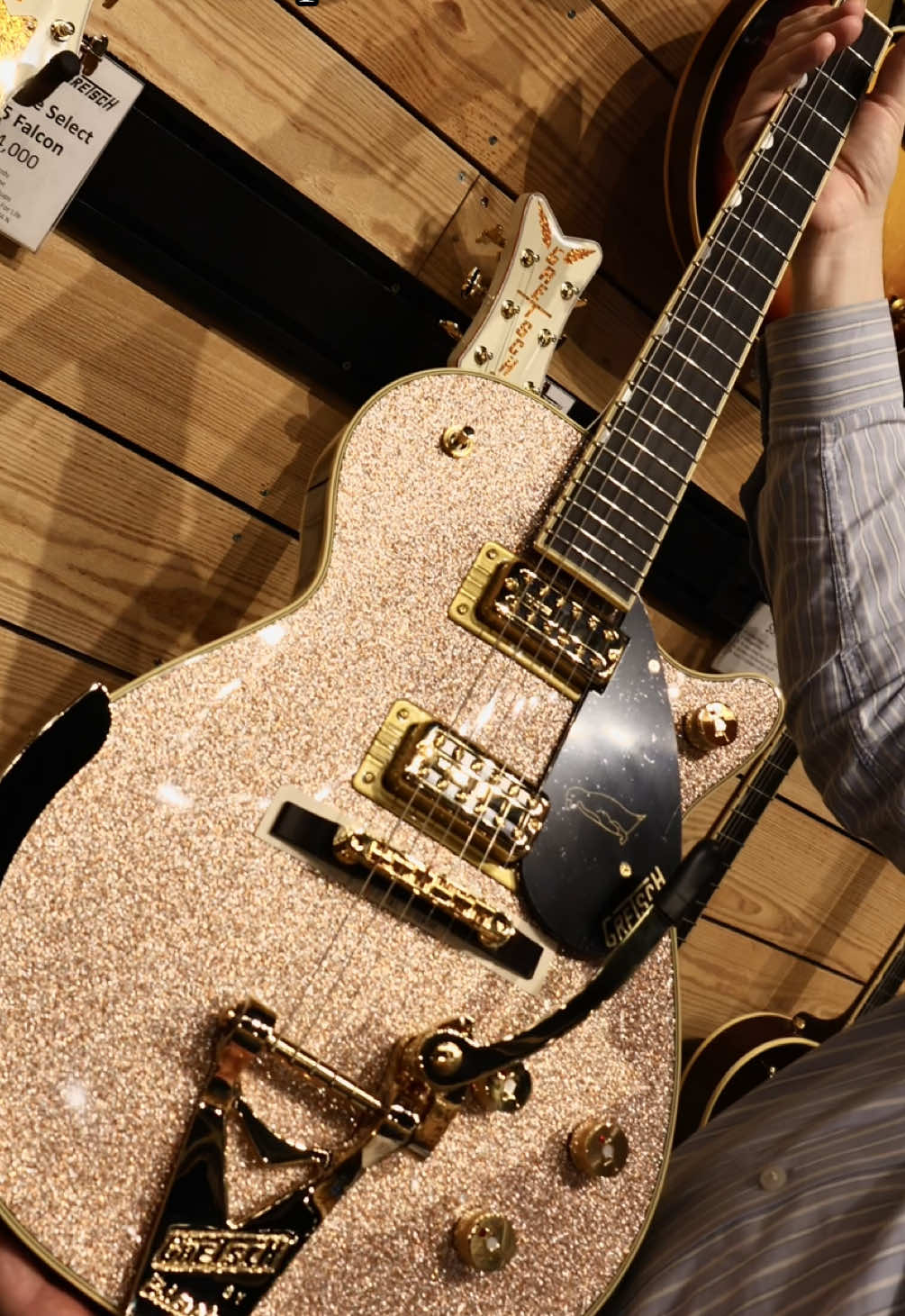 Tag someone who should buy you this ✨ The Limited Edition Gretsch Champagne Sparkle Penguin featuring a mahogany body with arched maple top and gloss finish. It has a mahogany neck with Standard 