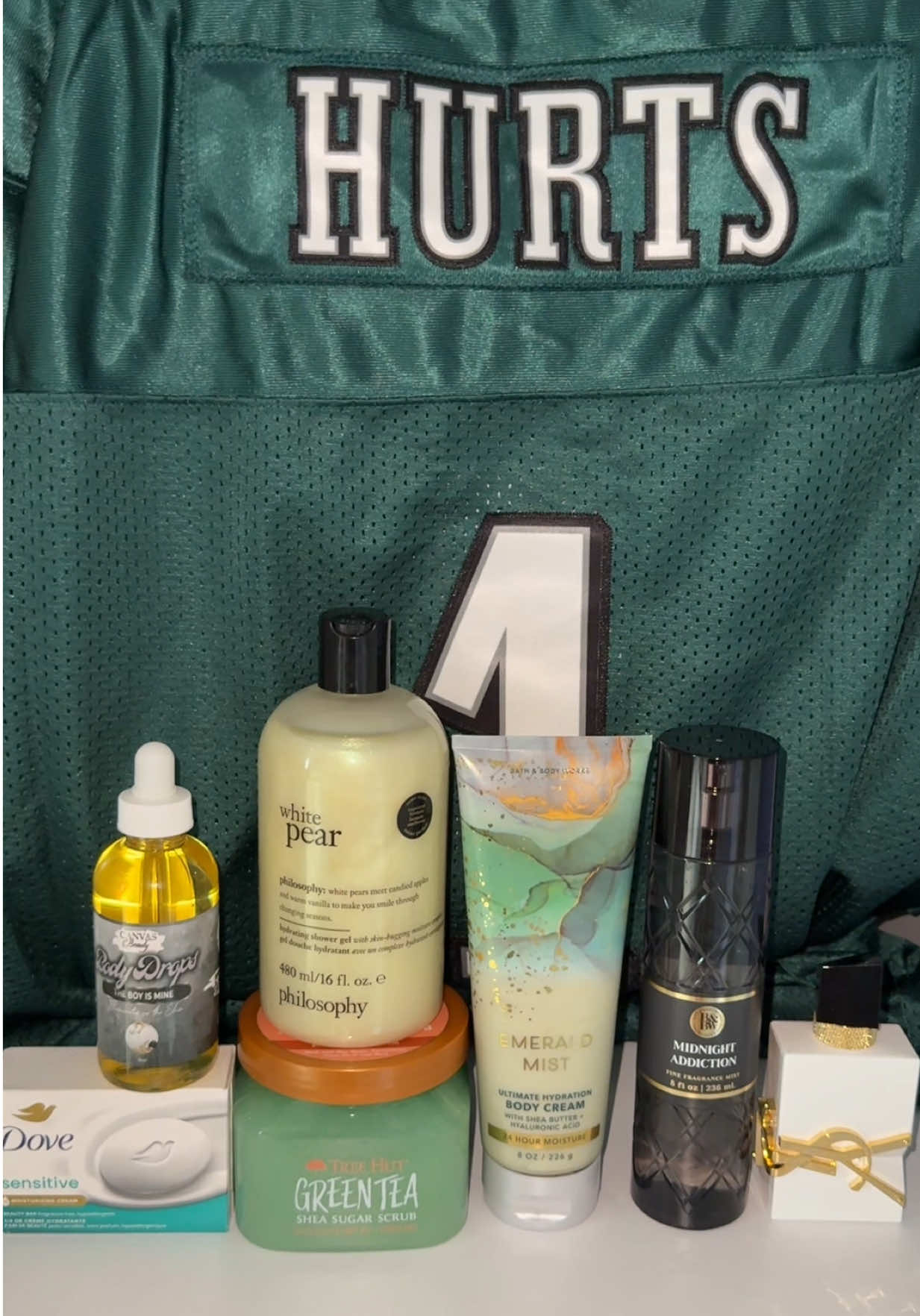 help me pick out a @Philadelphia Eagles shower routine🦅💚 go birds dh 🤭 @Dove Beauty & Personal Care @Tree Hut @philosophy @CANVAS BEAUTY BRAND @Bath & Body Works @YSL Beauty  #showerroutine #hygieneroutine #philadelphiaeagles #gobirds #perfumetok 