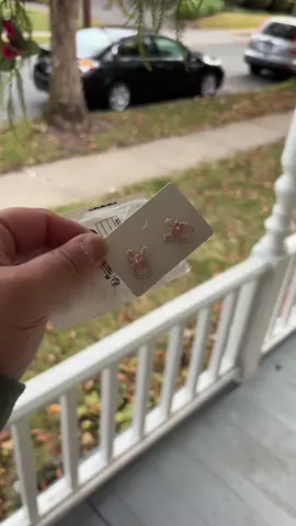 Forgot to pin the earrings here they are ❤️😘 #bebesitalecii #fyp #earings #bunnymom 