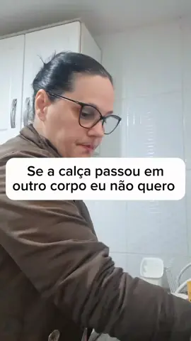 Ela quer uma calça exclusiva que ninguém tenha experimentado  #cotidiano #babado #relatos 