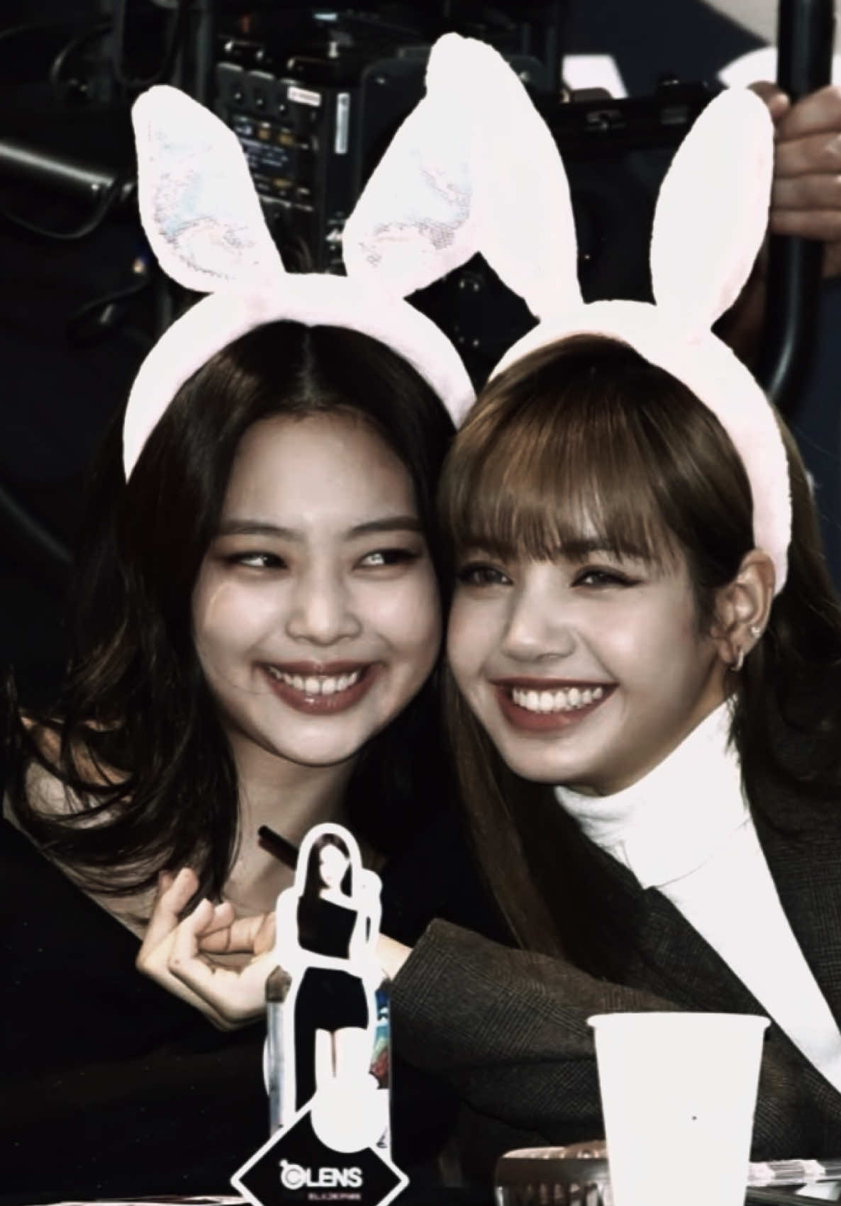 Siblings vibe 🤍#Lisa #jennie #blackpink 