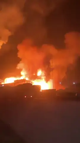 malam ini pabrik sampurna KITB kawasan industri terpadu batang terbakar hebat #kebakaran #damkar 