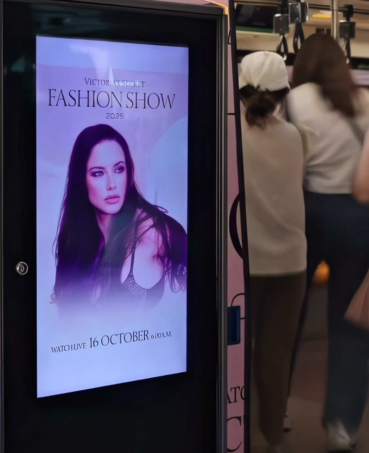 Get ready, Thailand!🇹🇭 The most ICONIC show goes live 16 Oct, 6AM 👀🪽 #VSFashionShow #VictoriasSecret #VSFS 