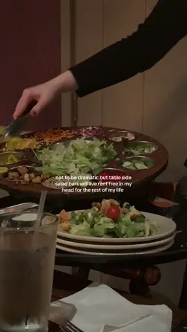 i fell in love with a salad last night lol  #saladbar #saladsoftiktok #salad #mountainjacks #phoneeatsfirst 