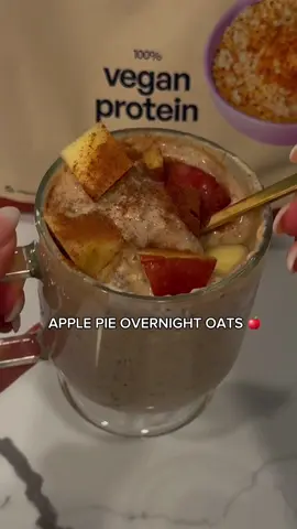 APPLE PIE OVERNIGHT OATS 🍎 Too busy in the mornings to think about making breakfast?  I got you! Recipe: Tag me if you try! • 1/2 cup oats •1 tablespoon chia seeds • 1/2 cup of Greek yogurt •3/4 cup milk or plant based milk • 1 tablespoon maple syrup • 1/2 teaspoon cinnamon • 1/2 teaspoon vanilla • 1 scoop vanilla protein powder @Be Amazing  • 1/2 apple, grated Mix all ingredients together and put in the fridge overnight. Enjoy!😋 *toppings: coconut whip, apples, cinnamon #breakfast #recipes #overnightoats #protein #applepie #fypシ 