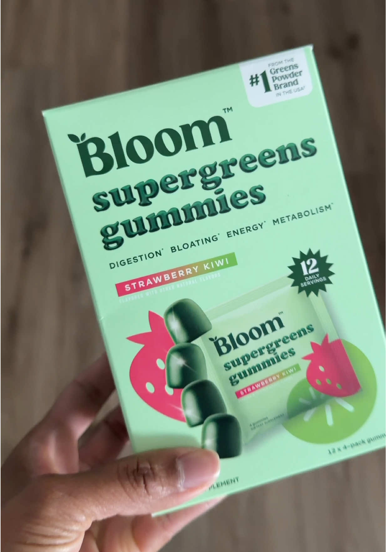 No time for smoothies, greens powders, etc ? Bloom Supergreen Gummies has you covered! #bloomnutrition #supergreens #supergreensgummies #nutritiononthego #dailysupplements 