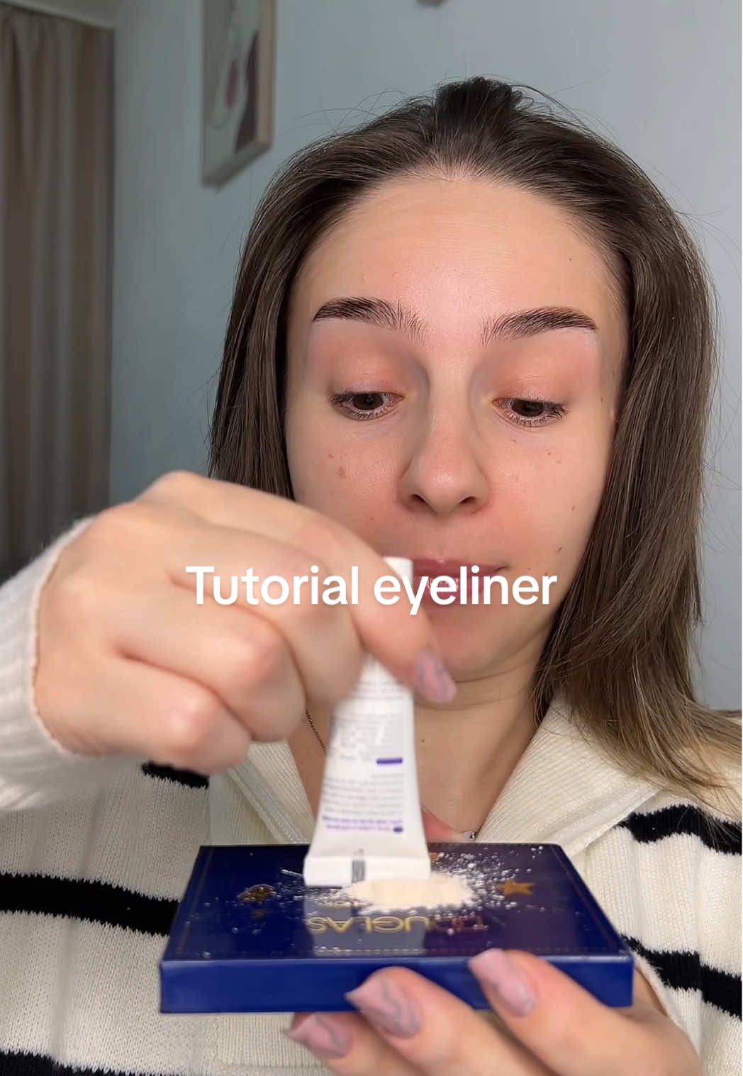 Tehnica simpla de eyeliner | ÎN DOAR CATEVA SECUNDE #viral #tutorial 