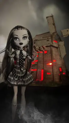 A different fate for Frankie…                                                                                  #monsterhigh #frankiestein #monsterhighdolls #frankenstein #halloween @Monster High @MattelCreations 
