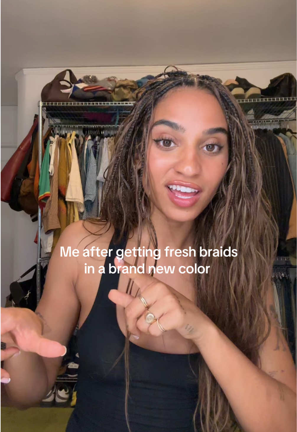 Ladiessss. The mix is # 30, 27, and a little 4 and the braiding hair is color 6. Thank me later 