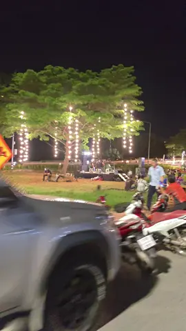 ใต้สะพานปรีดี งานอะไรไม่รู้น่านั่งมาก #อยุธยา  #อยุธยาหวานมาก 