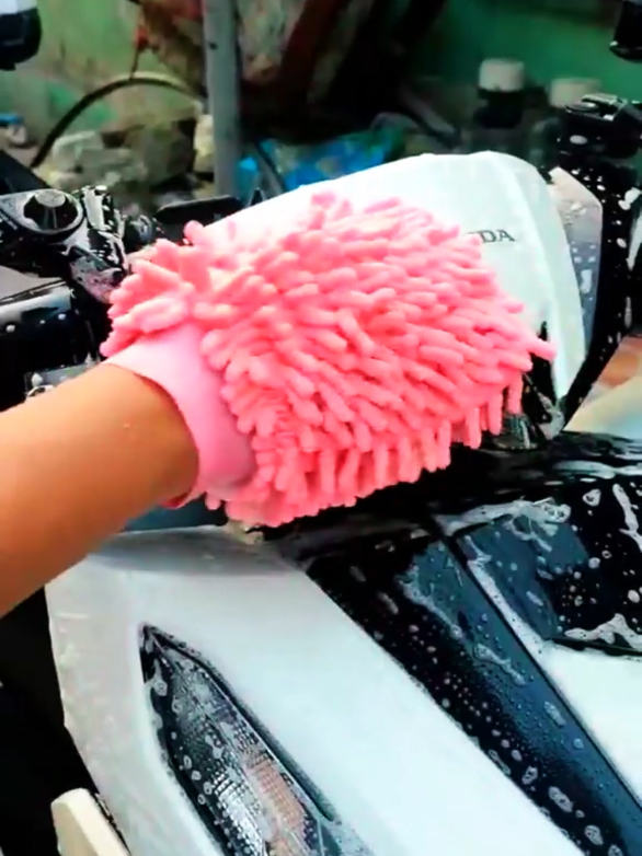 🧽 Cansado de ver riscos e manchas depois de lavar o carro? Chegou o Módulo Luvas de Microfibra, o segredo pra uma limpeza perfeita e brilho de lava-rápido sem sair de casa! 💦 ✨ Remove sujeira sem arranhar, é supermacia e economiza produto! 🚗 Produto campeão de vendas no TikTok Shop — quem testou, não vive sem! 🔥 Estoque limitado e entrega rápida! 👉 Clique agora e garanta a sua antes que acabe! E me conta: qual parte do seu carro você lavaria primeiro com essa luva? 👇 Marca um amigo e desafia ele a responder também! #LuvaDeMicrofibra #LavarCarroEmCasa #CarroBrilhando #CuidadosAutomotivos #ofertatiktokshop 