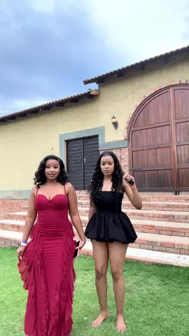 Dc : @Slimbaby  We just had to take off our heels🤣😭 @HER 