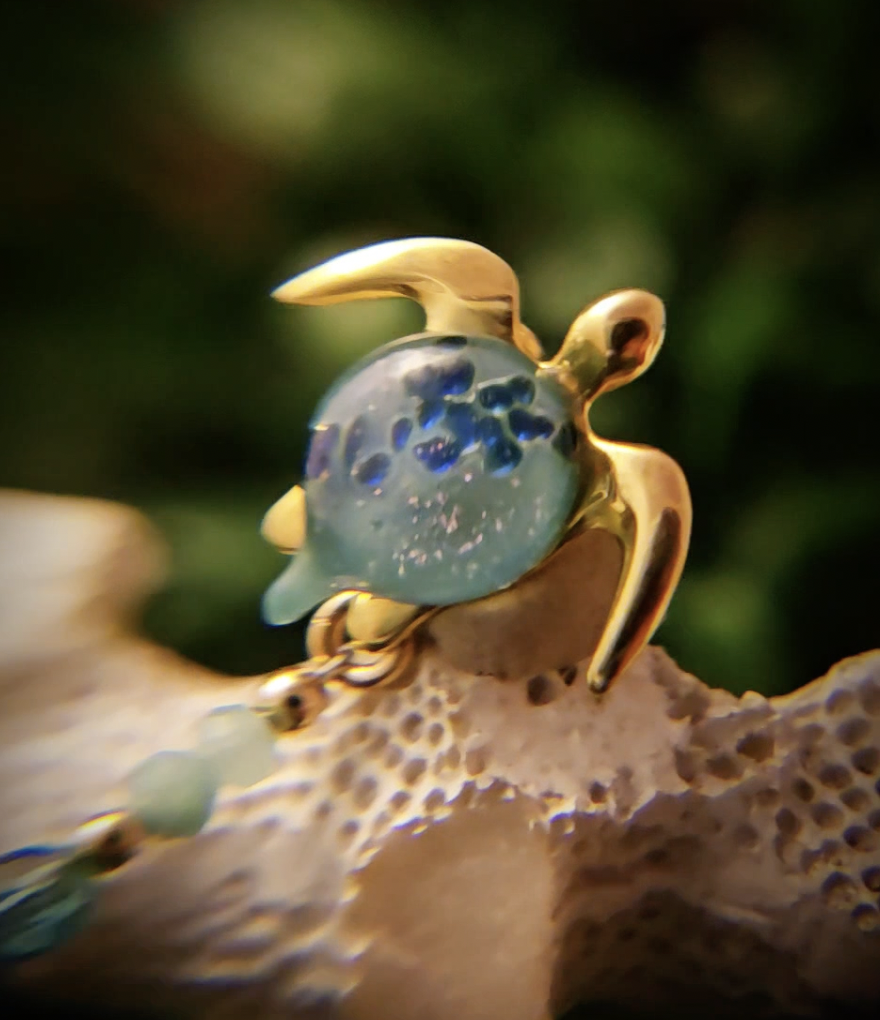 Love isn’t always loud — sometimes it’s in the silent glance, the shared laugh, and the jewelry that tells your story. 💫 🌊 OTG Series: Intimacy with Husband #Pilikana #OTGSeries #CoupleJewelry #SeaSoul #BondOfSouls