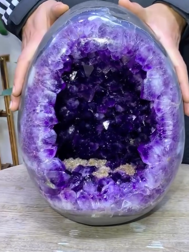 Beautiful  Dinosaur 🦕 eggs 🥚 Amethyst. 📷 God Lego crystal . . .  #gemstone #gems #gemstones #jewelry 