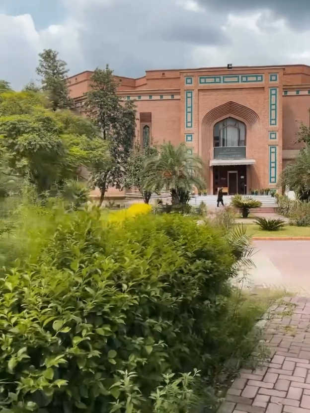 #iiui #iiuimediadepartment #iiuimasscommunication #livewithiiui #iiuimediaandcommunicationdepartment 