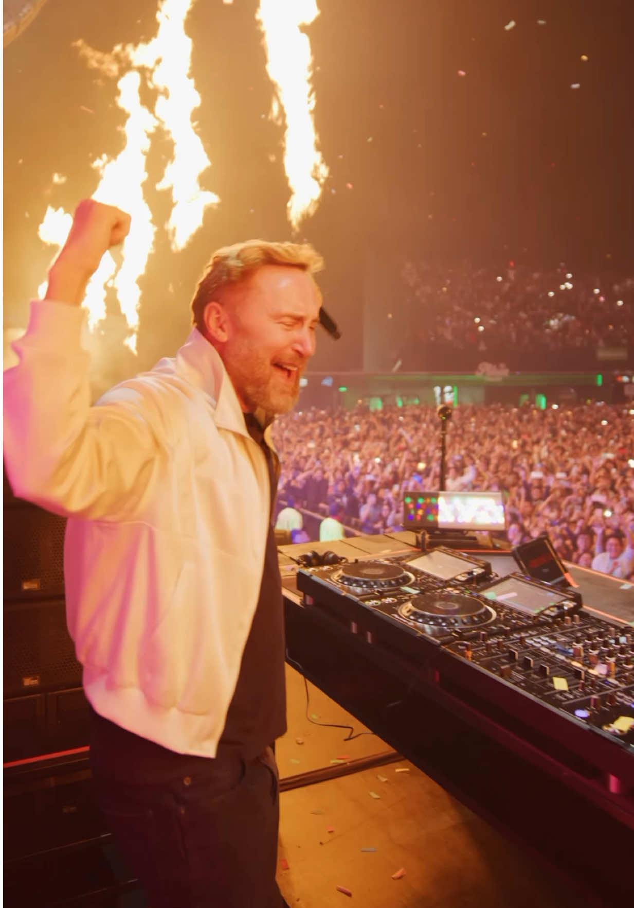 🇵🇪❤️‍🔥🇵🇪 What an electrifying start to my South American tour 🤯🤯🤯  The energy was wild, 25,000 fans in Lima, all vibing together 🫶🏼🙌🏼  Thanks for the unforgettable night Peru! You’ve raised the bar 😅  🎥 by @stijnepiccinema