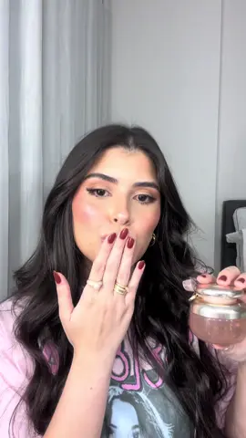 Testando o perfume da Selena Gomez! ✨🩷 #selenagomez #perfumerarebeauty #rarebeauty #parfumrare #fyp  @Rare Beauty @Rare beauty fan page 