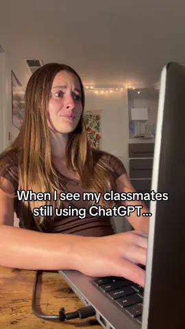 Who still does this🙈 #studyhack #studytok #chatgptsucks #student 