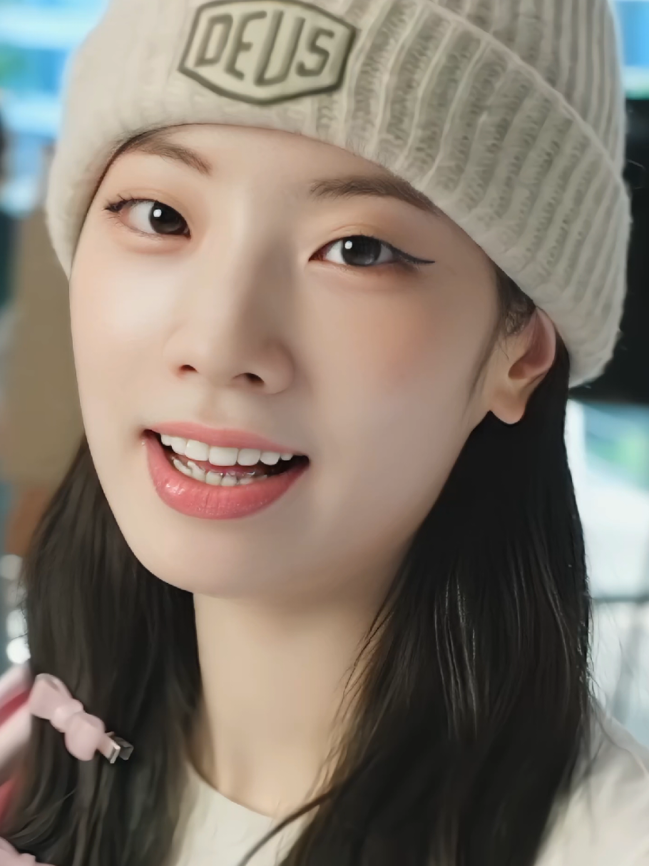 dahyun fancam || ai gnt, to sumida ne, mas é pq eu tipo assim EXAUSTA, a escola ta me dando mt trabalho pra fazer e nisso eu acabo nn postando, dsclp bbs😭😭 || #dahyun #twice #fancam #fyp #miocamsy 