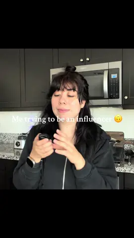 This tripod was given me a very hard time 😅 #hi #influencerinthemaking #tiktoker #funny #fyp 