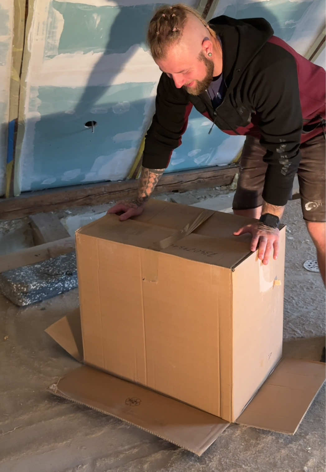 Es ist wieder passiert 😂🏜️ Team neu machen oder in die Wüste schicken– dazwischen gibt’s nix 😌🔨  #hausumbau #baustellenliebe #pärchenbaustelle #abindieruine #heimwerkenmitliebe     