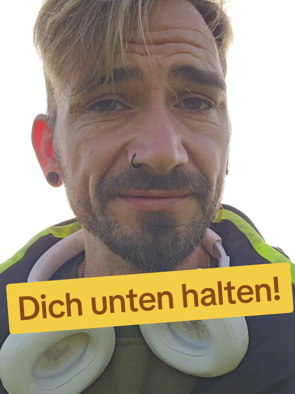 Ist eine Unterhaltung etwas Gutes? Ich unterhalte dich. Ich halte dich damit unten. #deutsch #Sprache #verstehen #sprechen #bewusstsein 