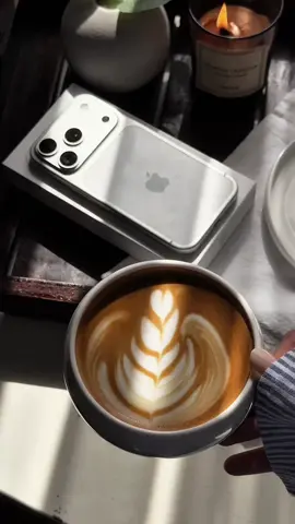 تتفقون انه احلا لون 🩶🩶🥹🫣 . . . #iphone17pro #apple #جرير #iphone #الأحساء 