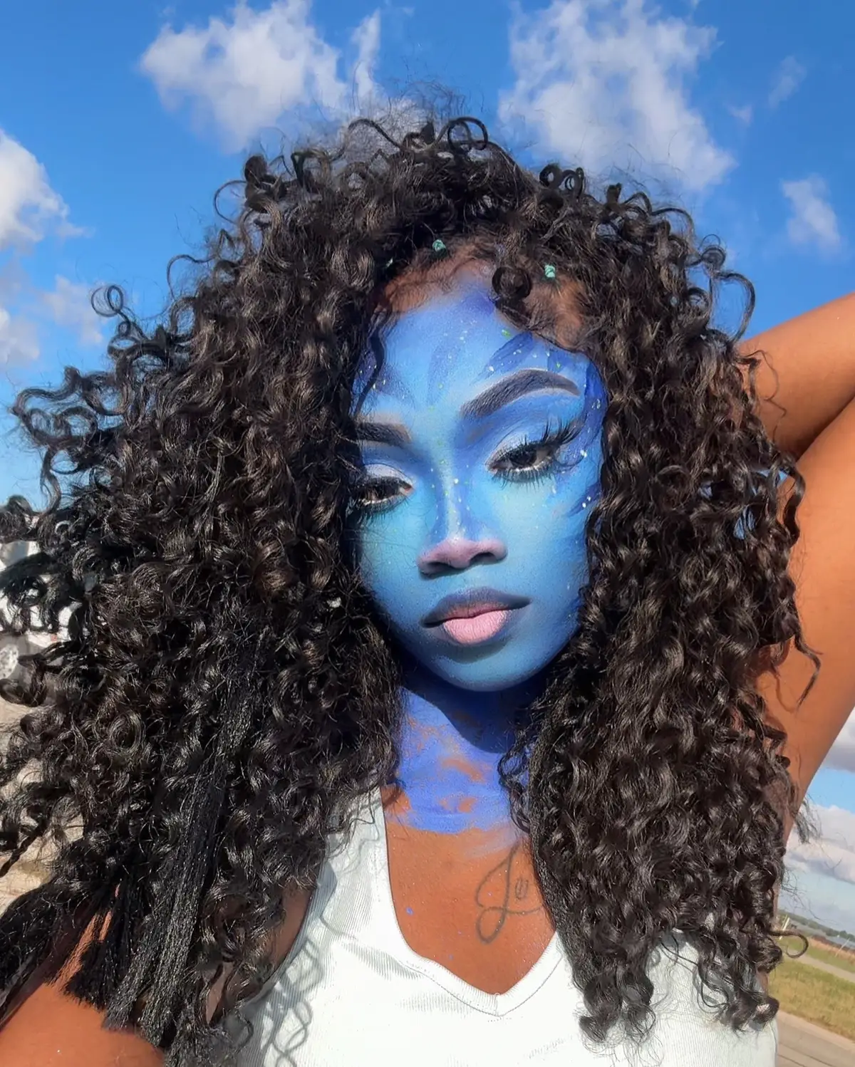 This look could’ve been better but the paint was horribleeee so I will retry it🥰🥰 #avatar #avatarmakeup #neytiri #mua 